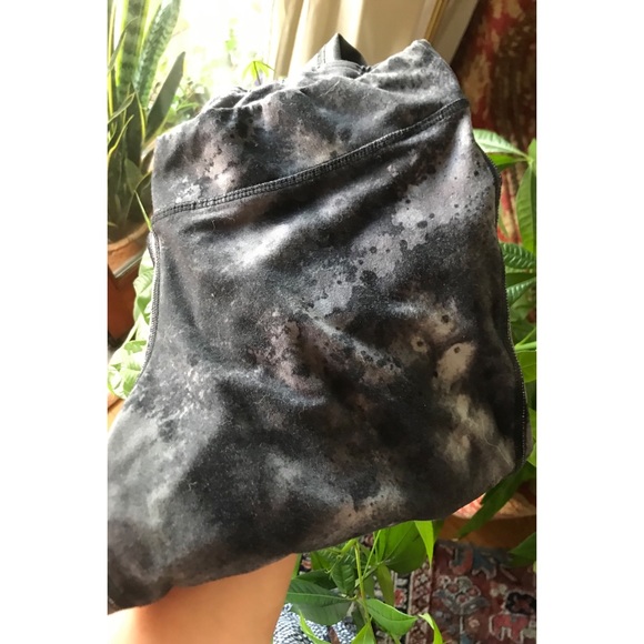 Champion Athletic Leggings, Black/Grey Abstract Design, Size Medium - Picture 7 of 17